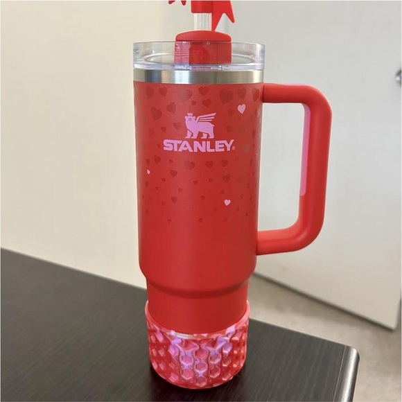 Stanley 30 oz Stainless Steel H2.0
Flowstate Quencher Tumbler Ruby Hearts - Picture 5 of 10